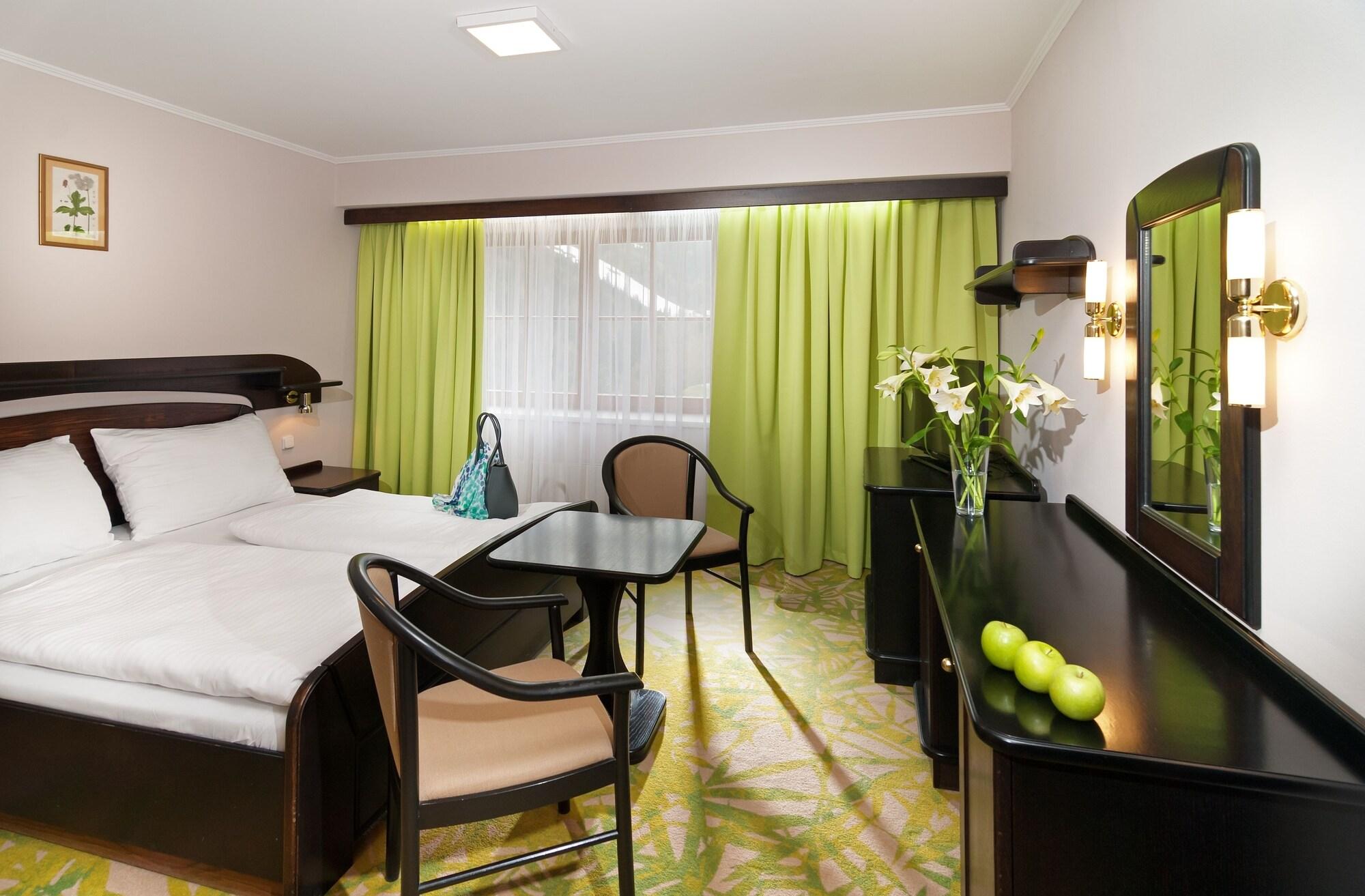 Hotel Zatisi ชปินด์เลอรูฟ มลิน ภายนอก รูปภาพ