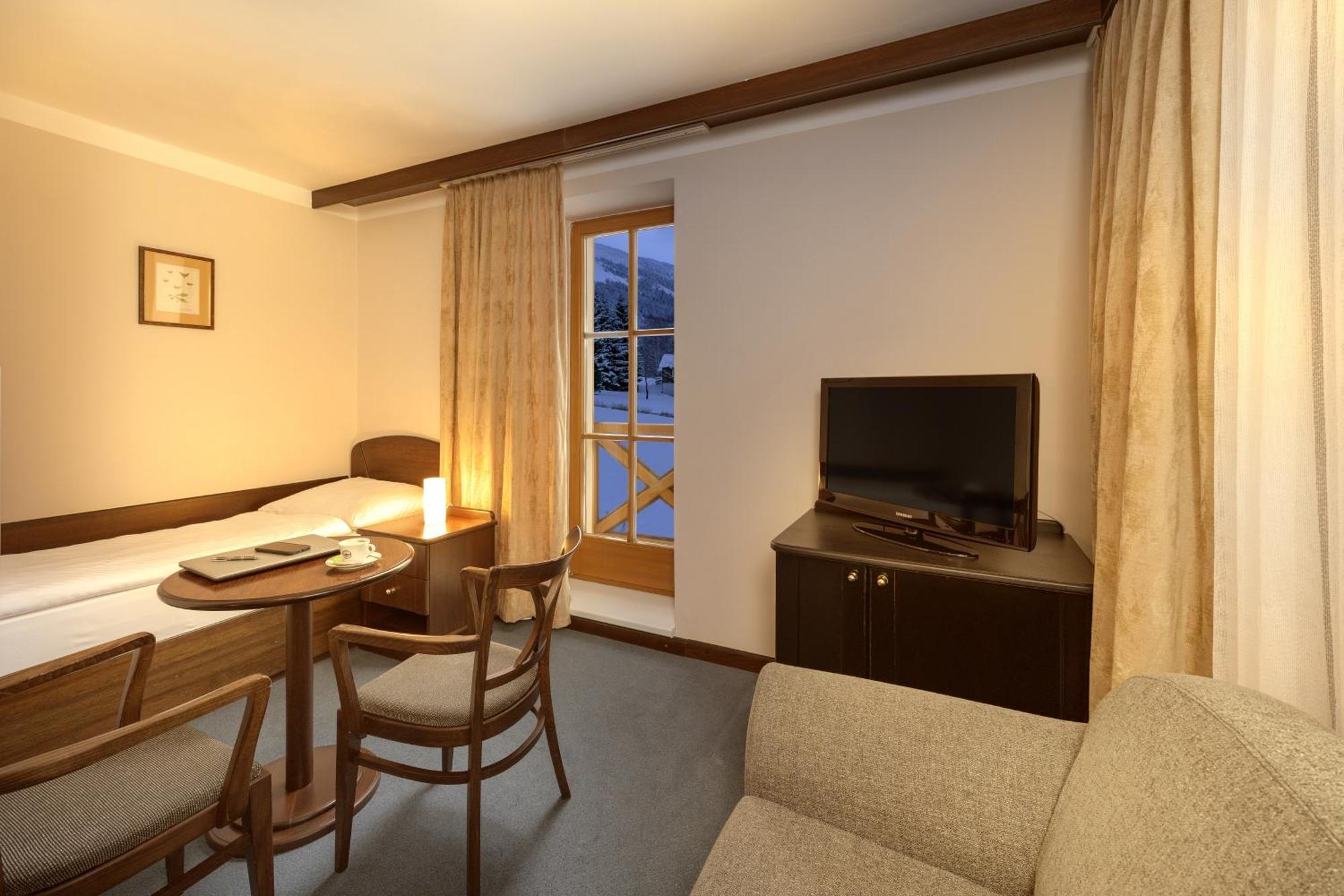Hotel Zatisi ชปินด์เลอรูฟ มลิน ภายนอก รูปภาพ