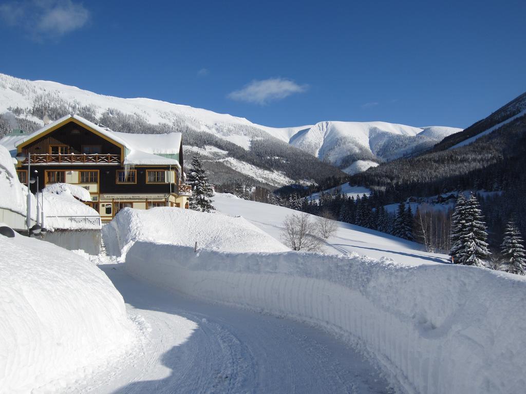 Hotel Zatisi ชปินด์เลอรูฟ มลิน ภายนอก รูปภาพ