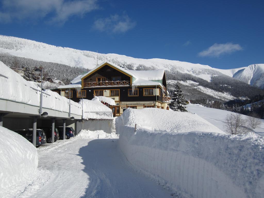 Hotel Zatisi ชปินด์เลอรูฟ มลิน ภายนอก รูปภาพ