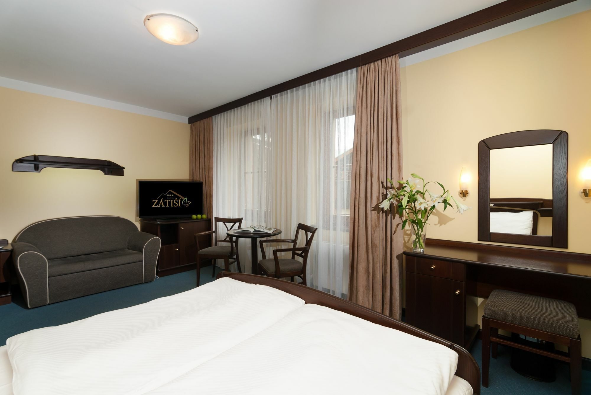 Hotel Zatisi ชปินด์เลอรูฟ มลิน ภายนอก รูปภาพ