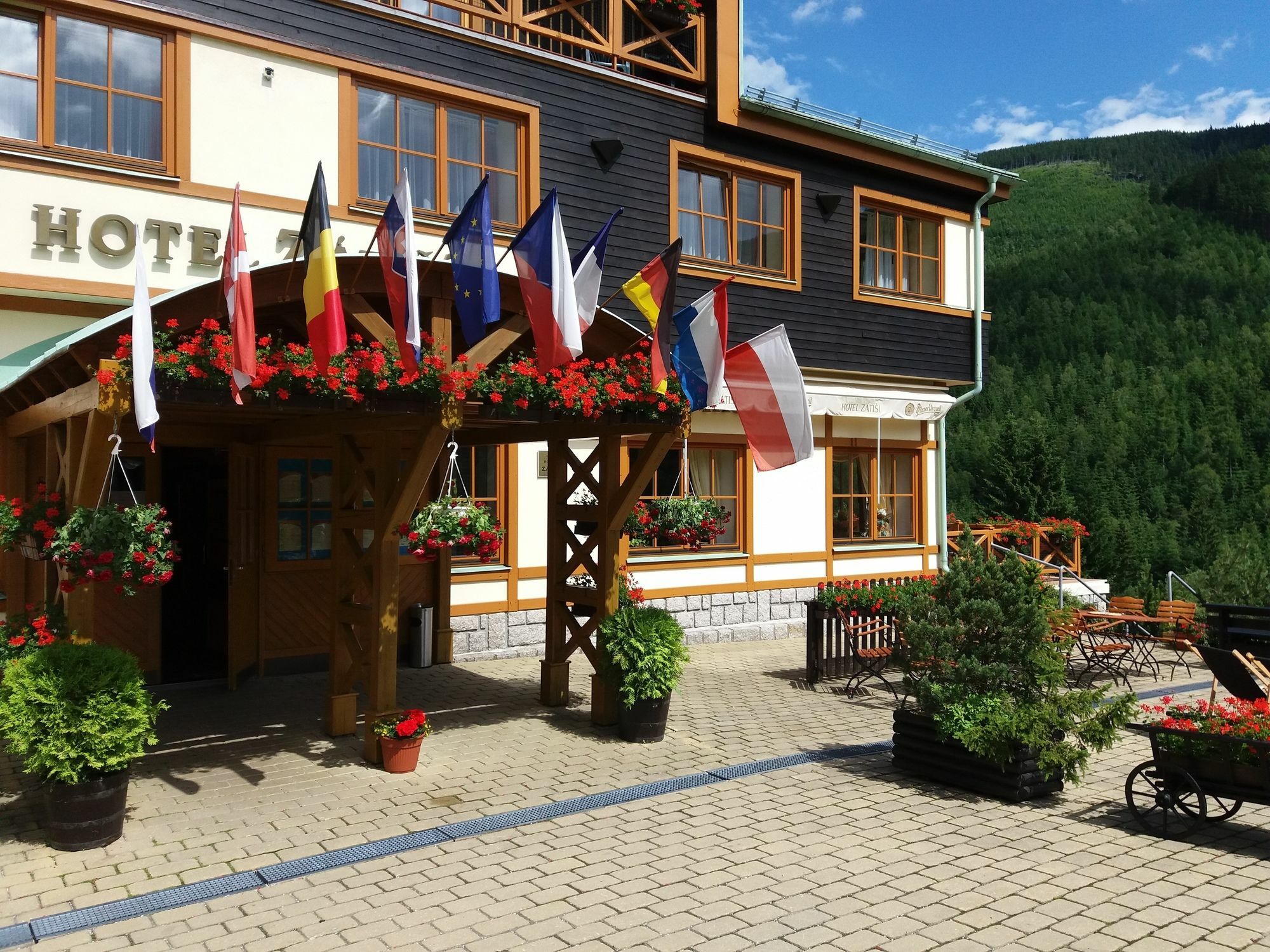 Hotel Zatisi ชปินด์เลอรูฟ มลิน ภายนอก รูปภาพ