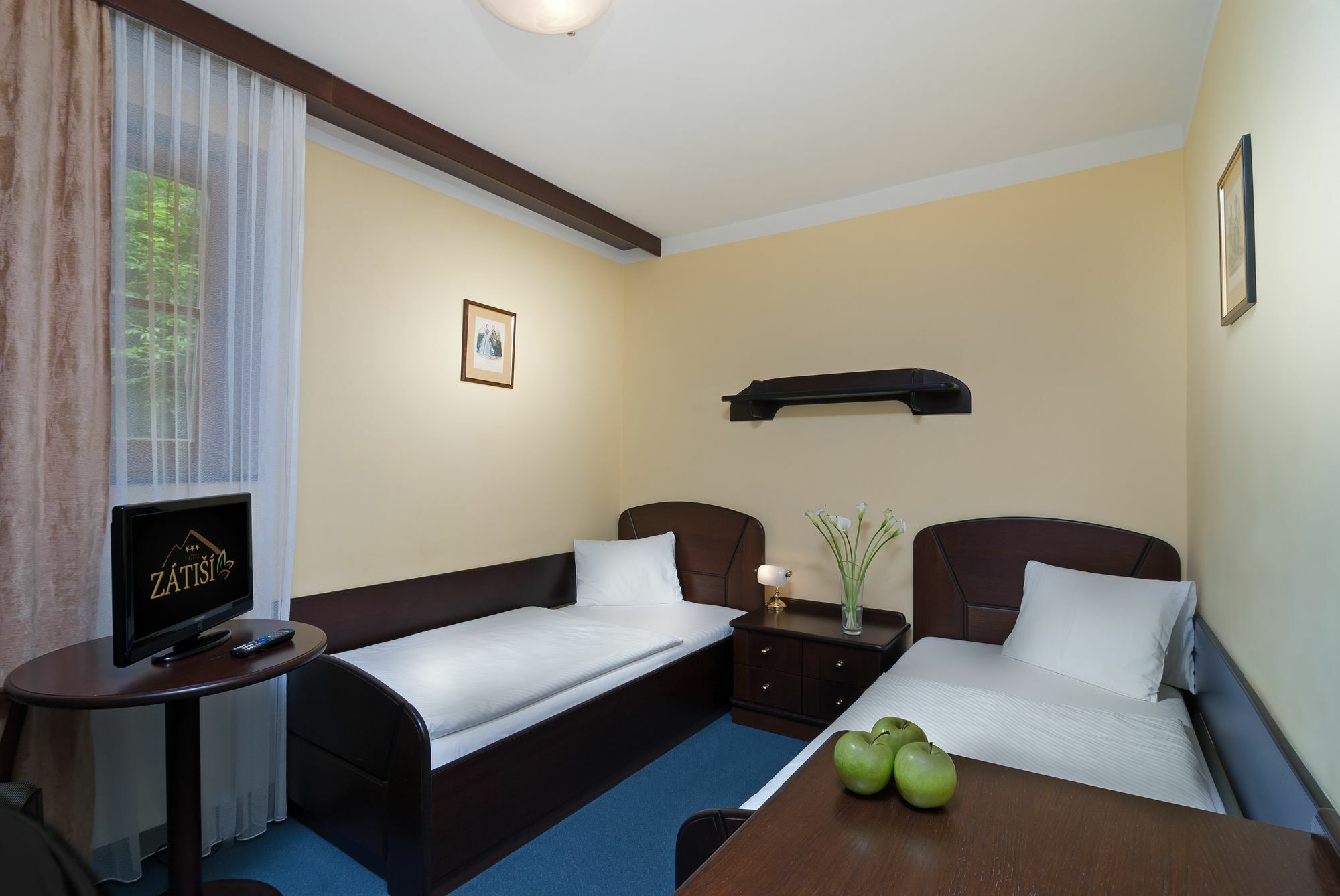 Hotel Zatisi ชปินด์เลอรูฟ มลิน ภายนอก รูปภาพ